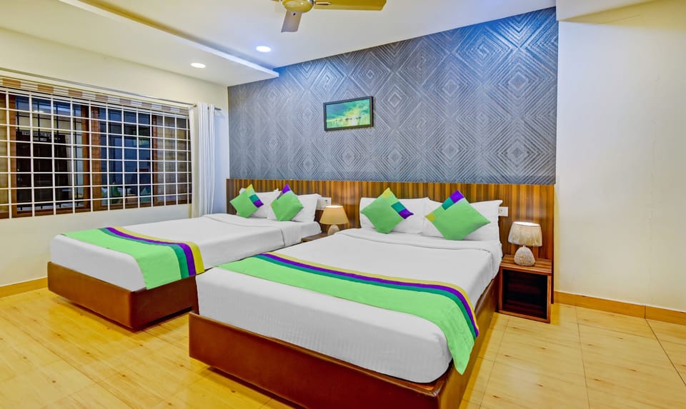Deluxe Room | Iron/ironing board, bed sheets