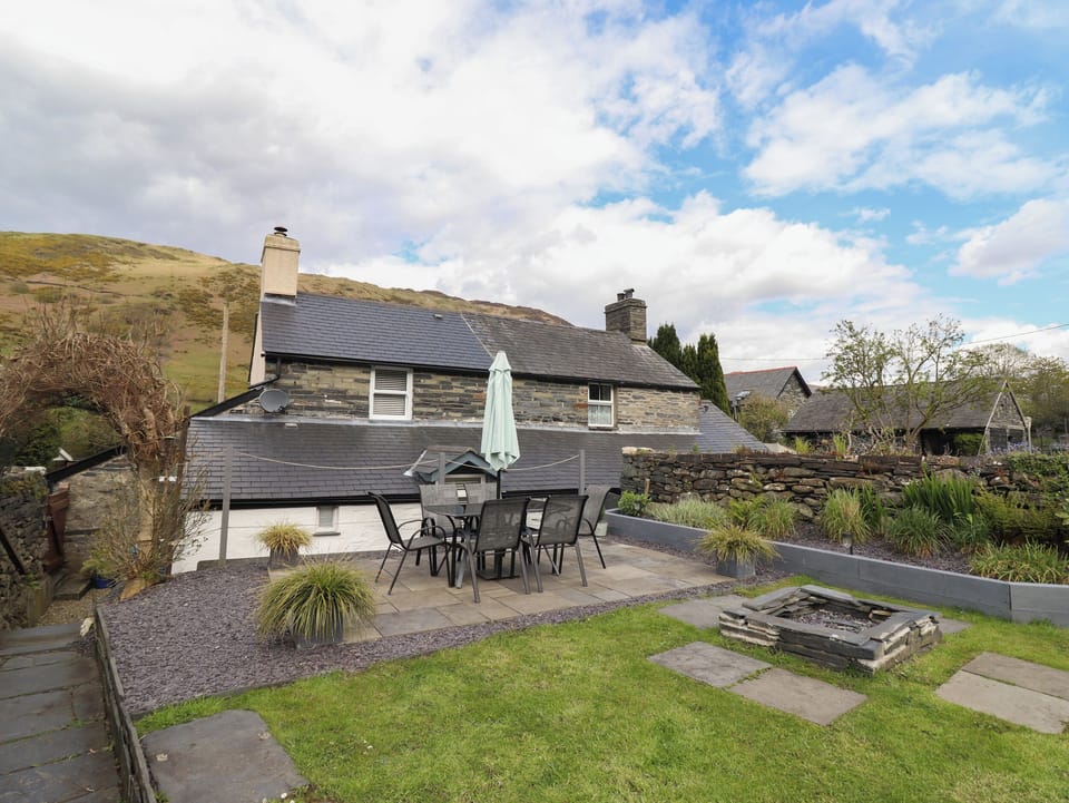 Cottage | Outdoor dining
