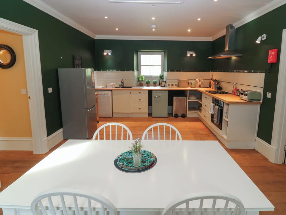 Cottage | Dining