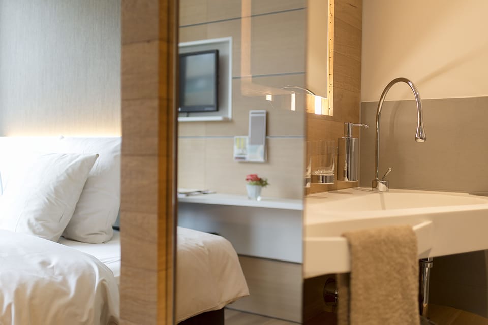 Premium bedding, in-room safe, desk, iron/ironing board