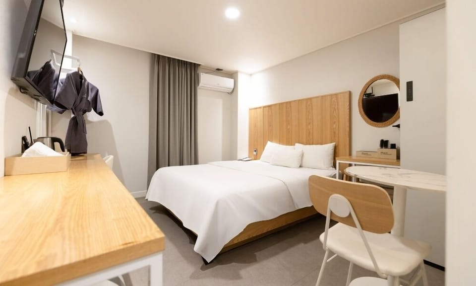 Suite, 1 Queen Bed | Individually decorated, individually furnished, free WiFi, bed sheets
