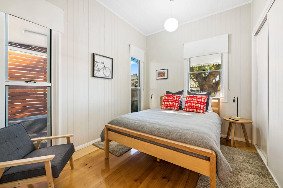 Bluestone Cottages - The Shop House in Toowoomba City