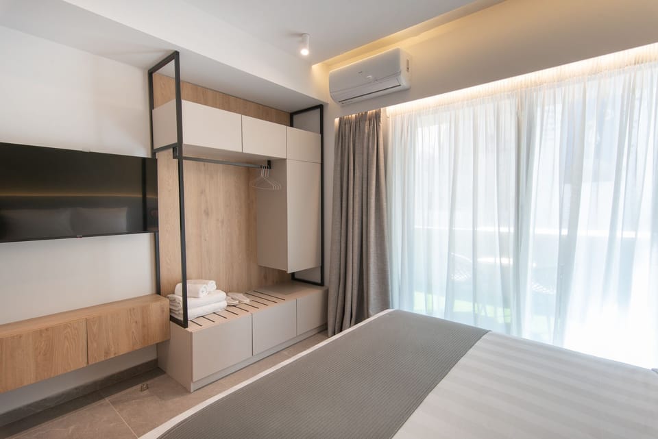 Deluxe Apartment | Free minibar, individually decorated, laptop workspace, soundproofing