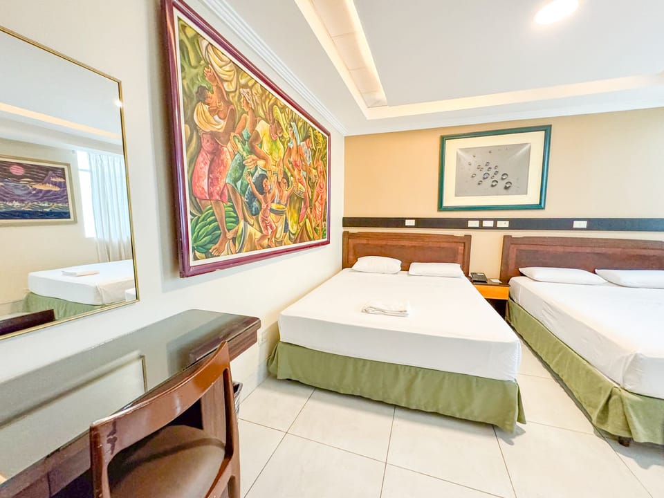 Comfort Double Room | In-room safe, desk, WiFi (free), bed sheets