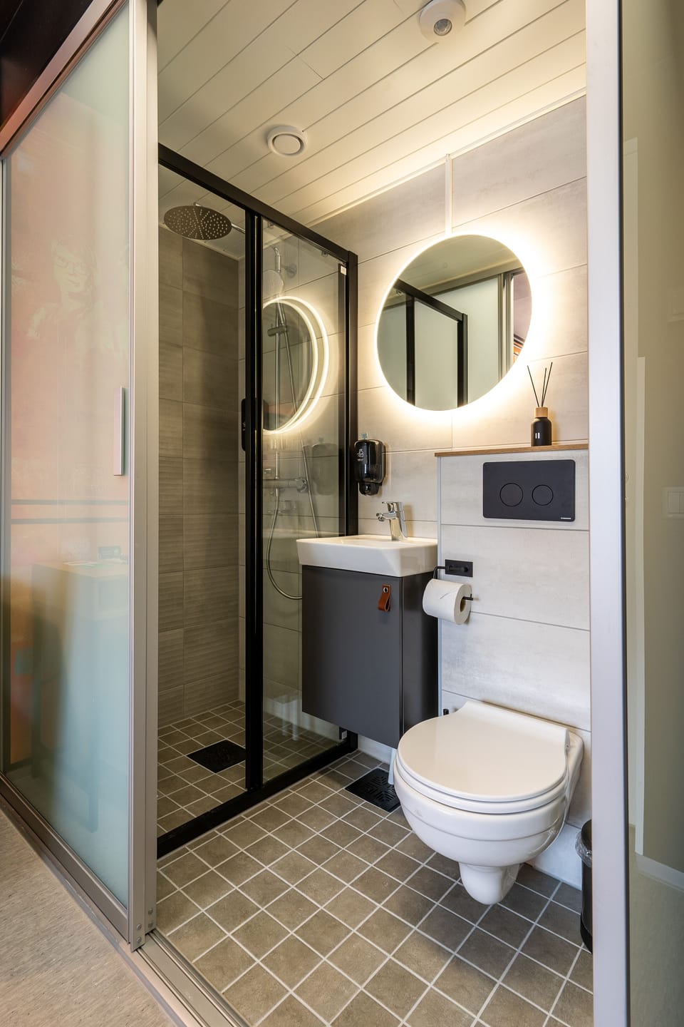 Hair dryer, bidet, towels