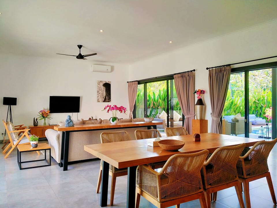 Villa, 2 Bedrooms | Living room | TV