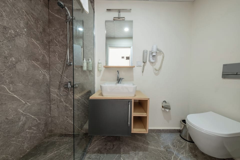 Standard Double Room, 1 Double Bed | Bathroom | Shower, hair dryer, slippers, towels