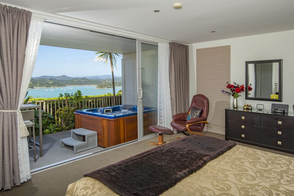 Luxury Room 2 with Ocean View and Private Spa | Water view