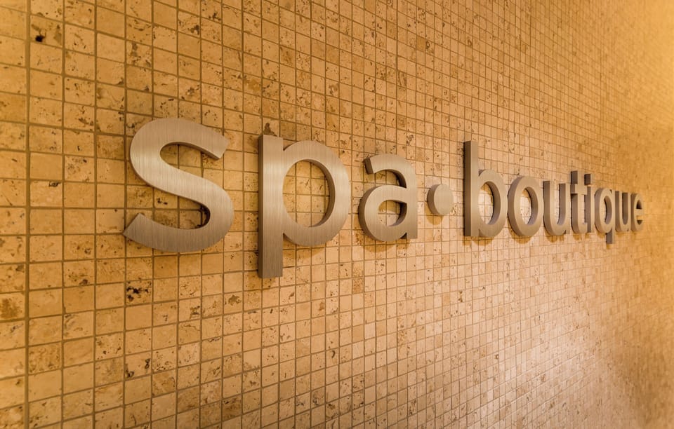 Couples treatment rooms, aromatherapy, deep-tissue massages