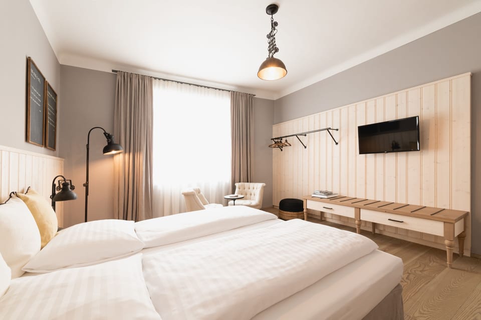 Signature Double Room, 1 Queen Bed, Non Smoking | Hypo-allergenic bedding, in-room safe, individually decorated