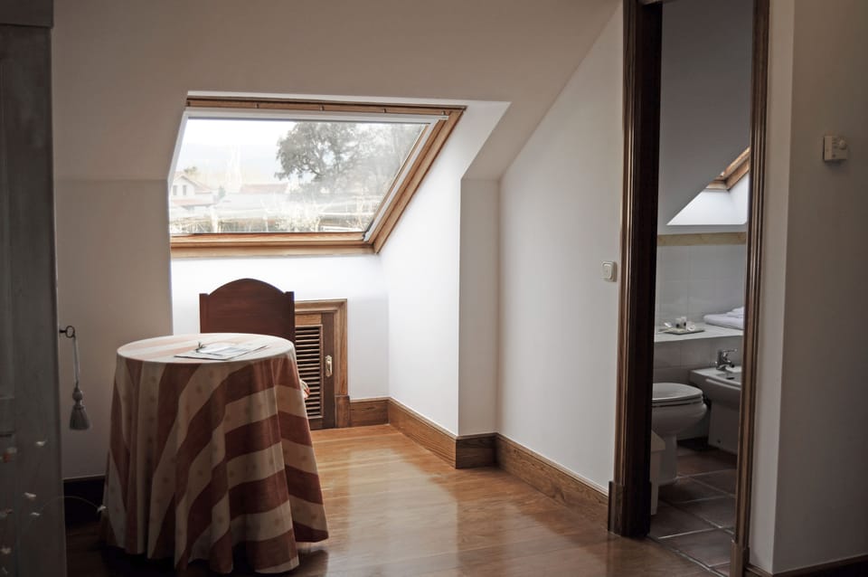 Standard Room | Desk, free WiFi, bed sheets