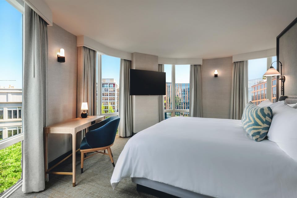Suite (Monument Suite) | Premium bedding, in-room safe, desk, laptop workspace