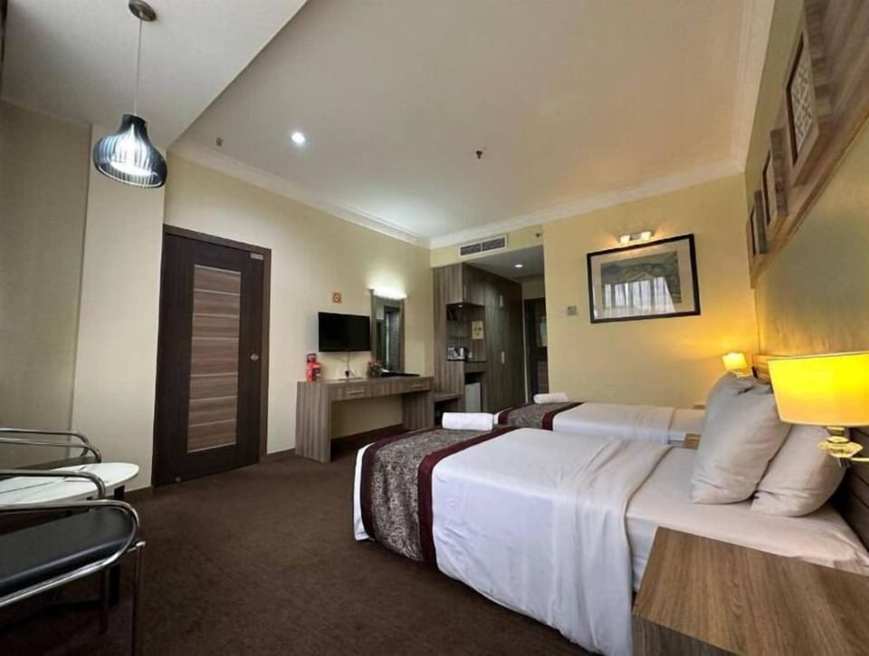Superior Twin Room, Mountain View | Desk, iron/ironing board (on request), WiFi (free), bed sheets