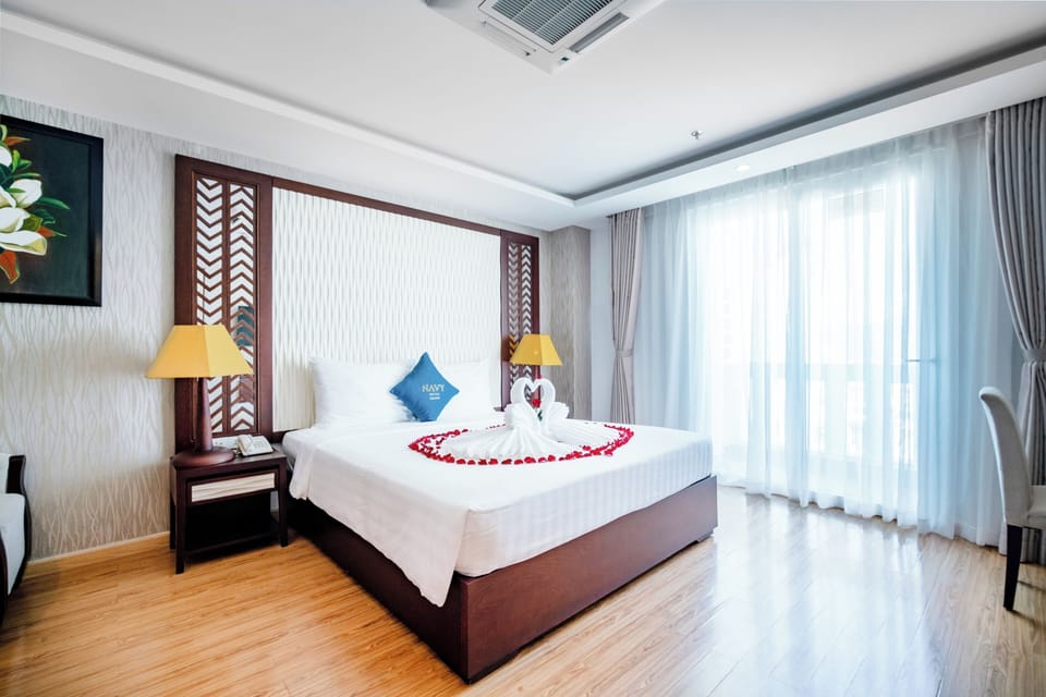 Suite Double City View | Minibar, in-room safe, desk, blackout drapes