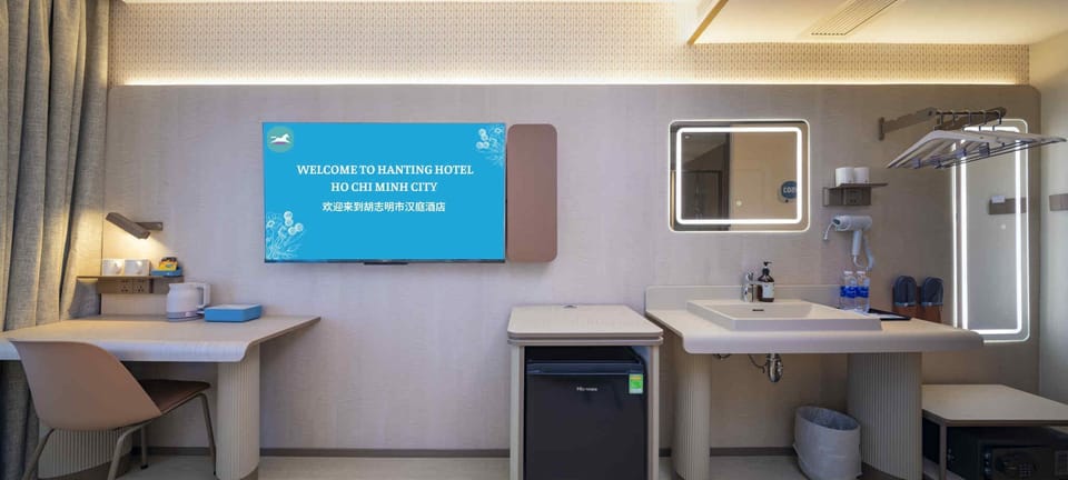 Standard King Room | Hypo-allergenic bedding, minibar, in-room safe, individually furnished