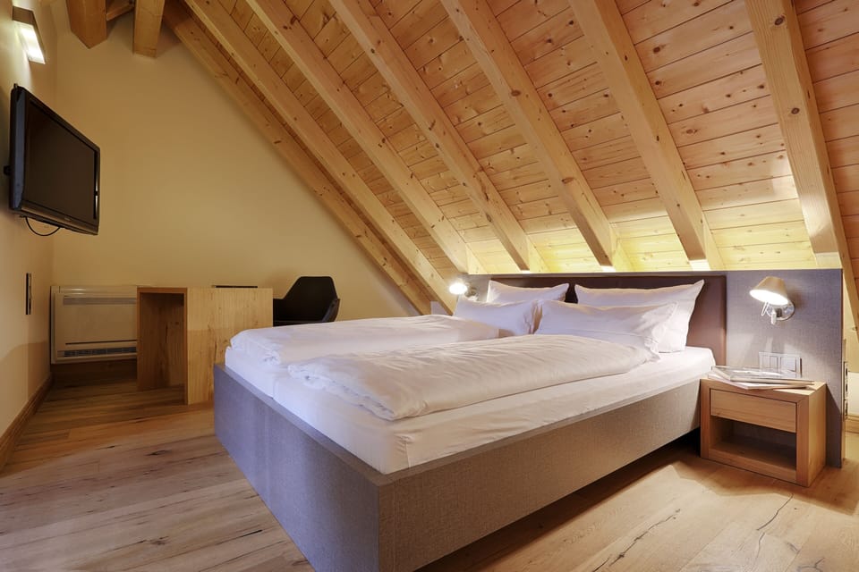 Deluxe Double Room | Desk, soundproofing, free WiFi, bed sheets