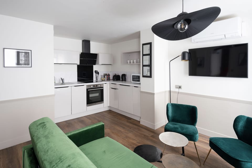 Deluxe Apartment | Private kitchen | Coffee/tea maker, electric kettle, highchair