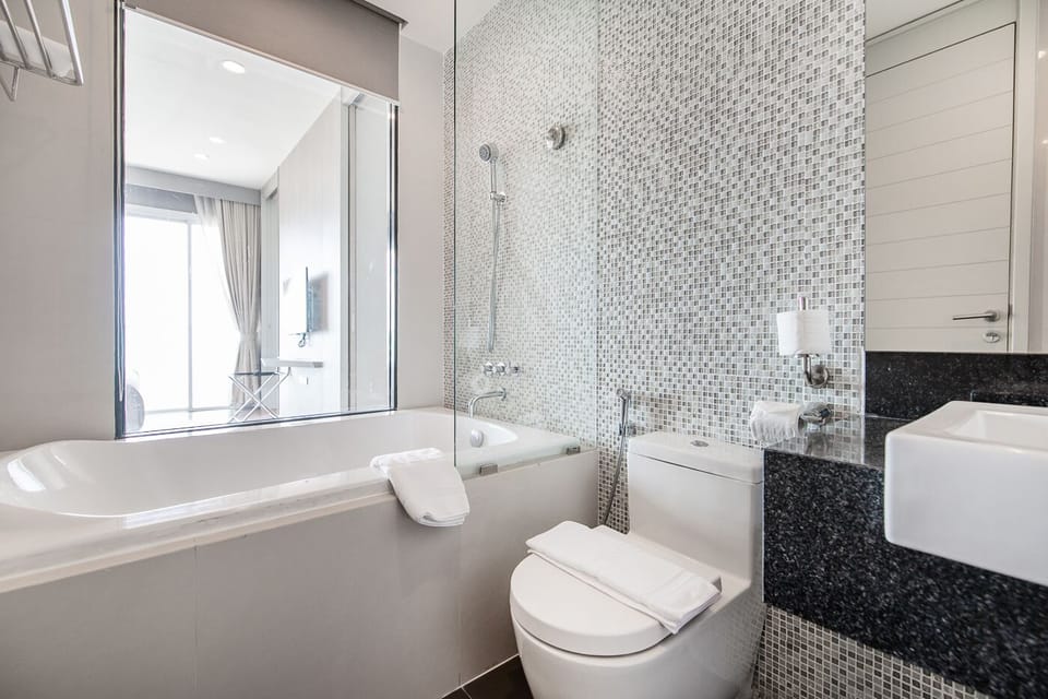 Movenpick Residence Beach Access 2BR Apartment in Pattaya City