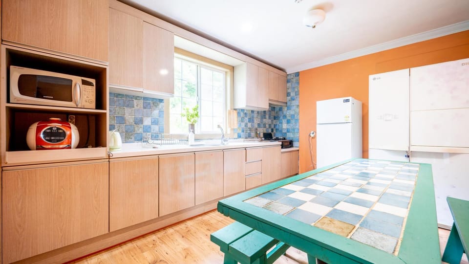 Basic Room, 2 Bedrooms (Aura(dokchae)) | 2 bedrooms, free WiFi
