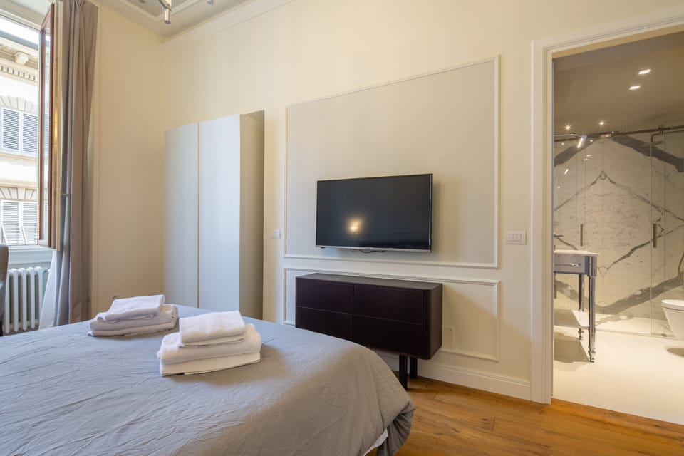 Luxury Apartment, 3 Bedrooms | 3 bedrooms, premium bedding, down comforters, laptop workspace