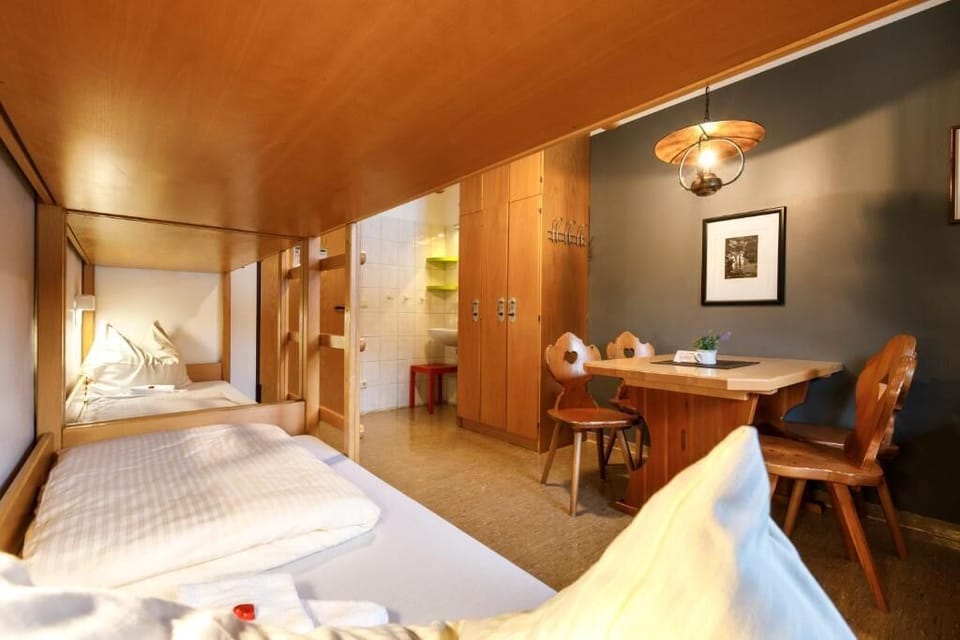 Standard Quadruple Room | Desk, bed sheets
