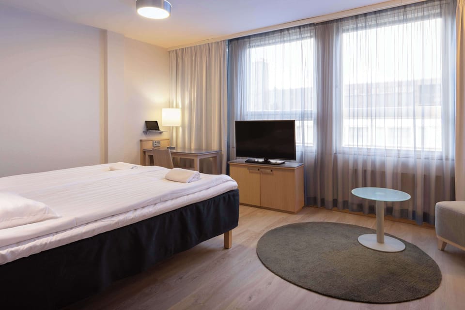 Standard Room (Family Four) | Desk, blackout drapes, free cribs/infant beds, free WiFi