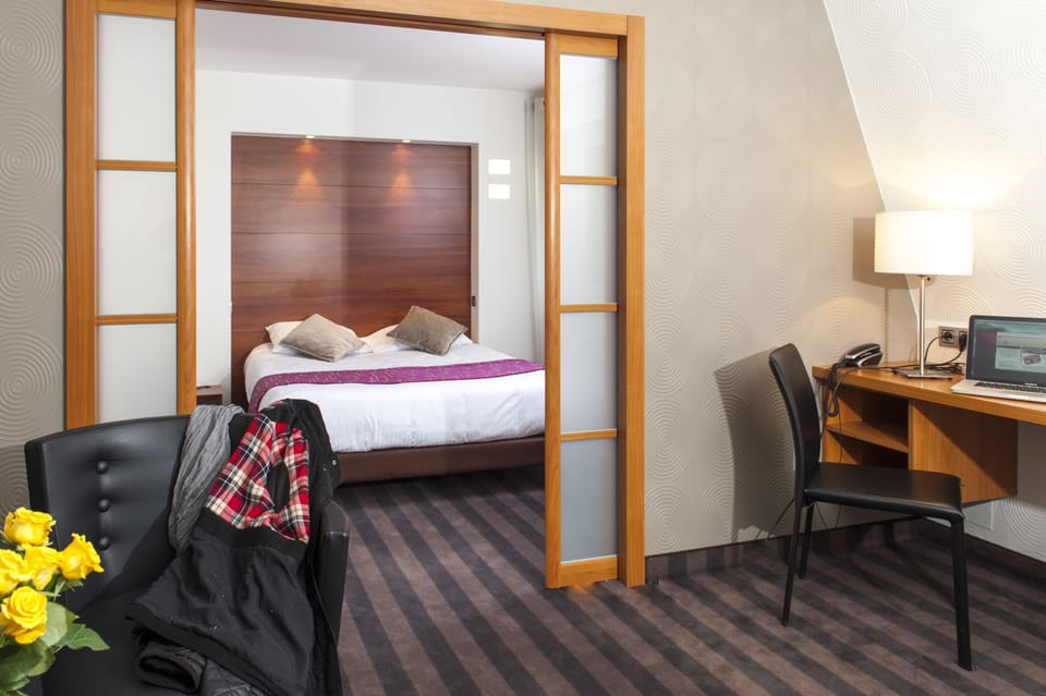 Suite | Minibar, in-room safe, desk, blackout drapes