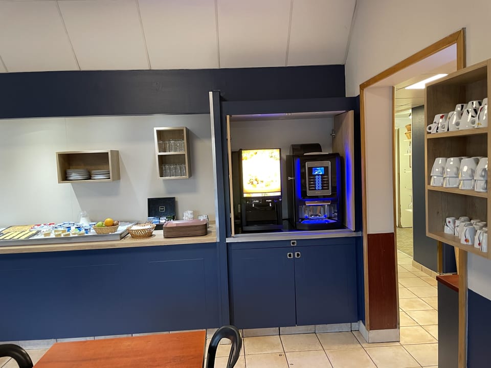 Daily buffet breakfast (EUR 9 per person)