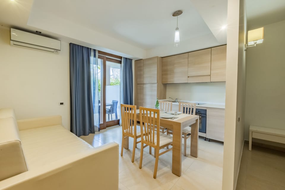 Apartment, Patio, Garden View | Private kitchen