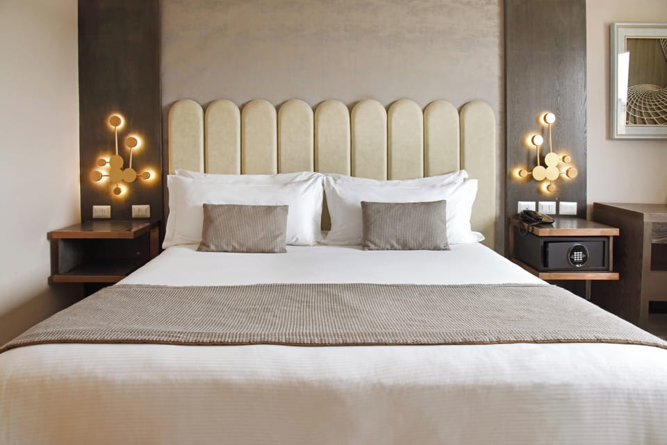 Standard Room, 1 King Bed, Non Smoking, City View | In-room safe, soundproofing, free WiFi, bed sheets