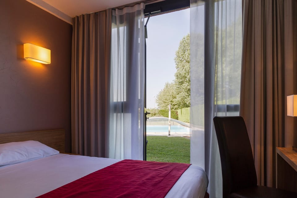 Standard Double Room | Desk, soundproofing, iron/ironing board, free cribs/infant beds