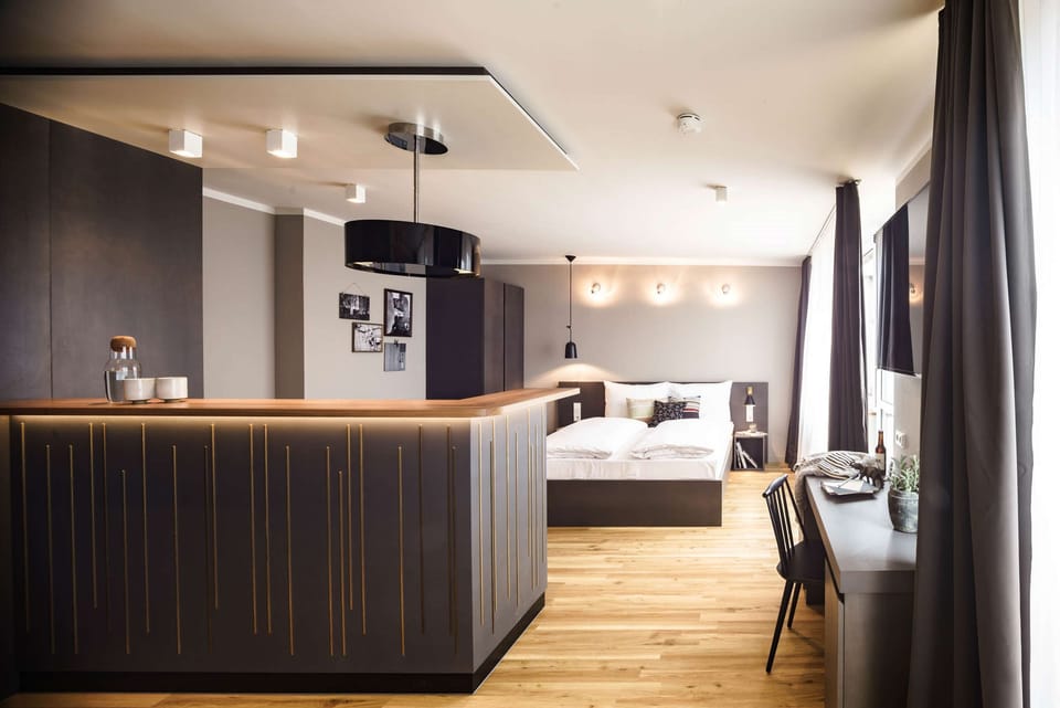 Bold Rooftop Studio with Balkony | Hypo-allergenic bedding, desk, laptop workspace, blackout drapes