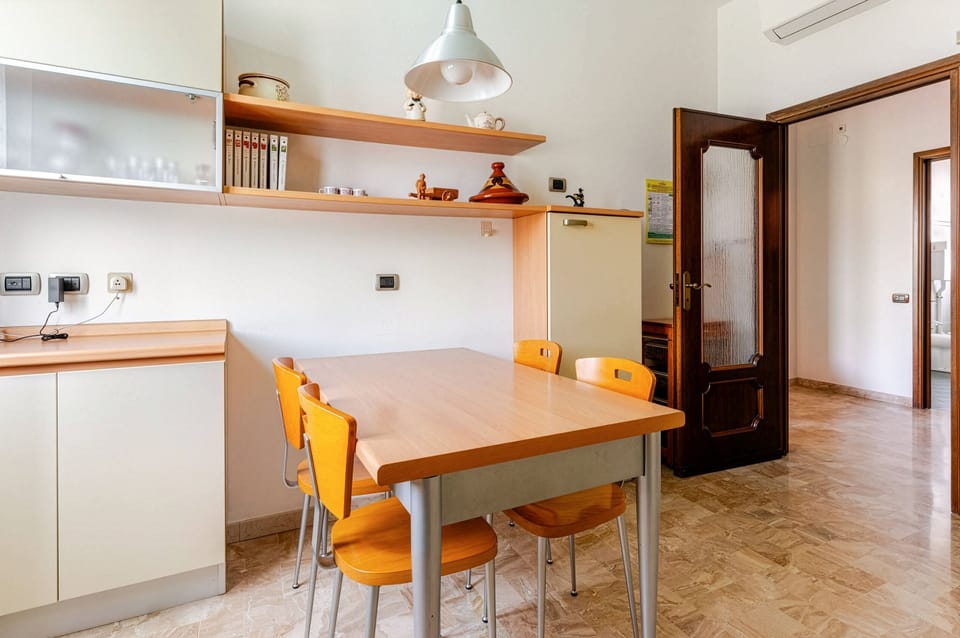 Apartment, 3 Bedrooms, Balcony, Garden View | Dining room