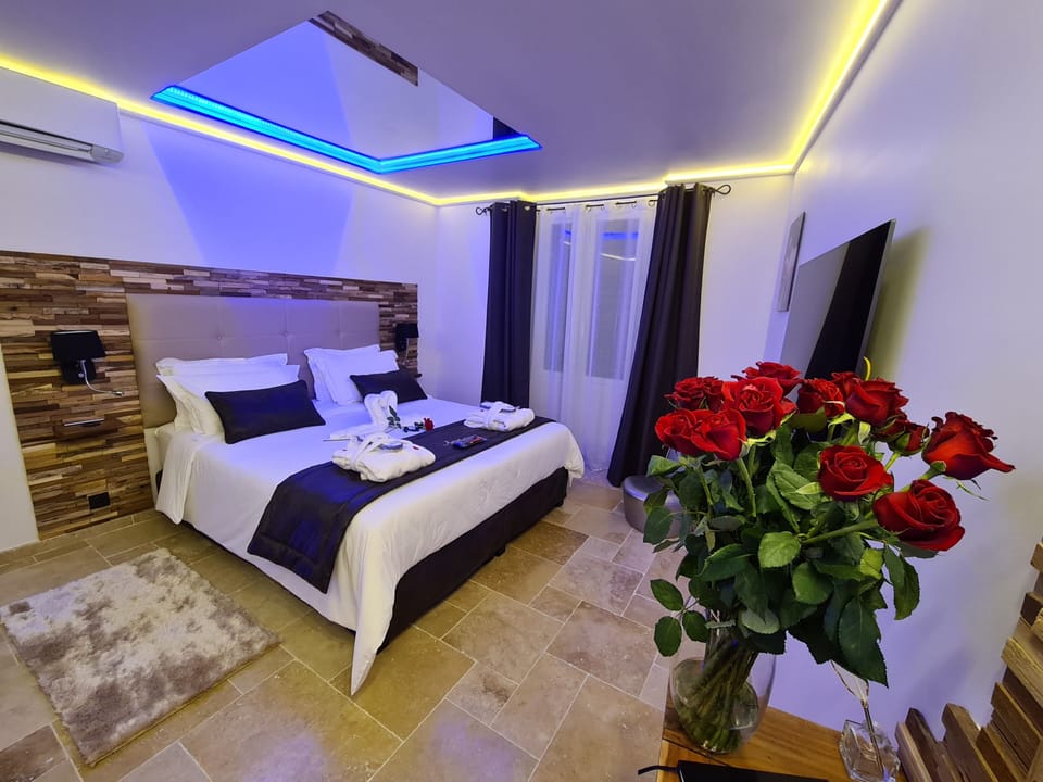 Romantic Loft, Hot Tub (Sauna ,toit terrasse ) | 1 bedroom