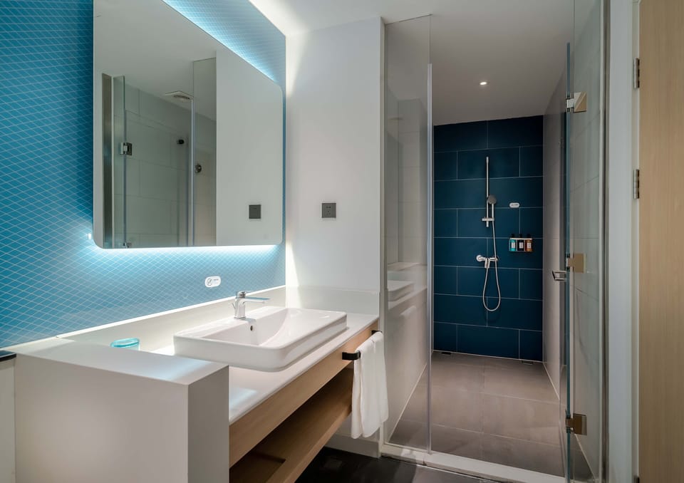 Standard Room, 1 Bedroom (Atrium View, Extra Floor Space) | In-room safe, desk, soundproofing, iron/ironing board