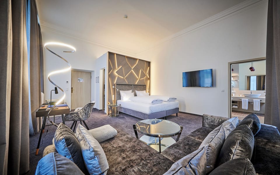 Deluxe Suite, 1 King Bed, Bathtub, City View | Premium bedding, down comforters, minibar, in-room safe