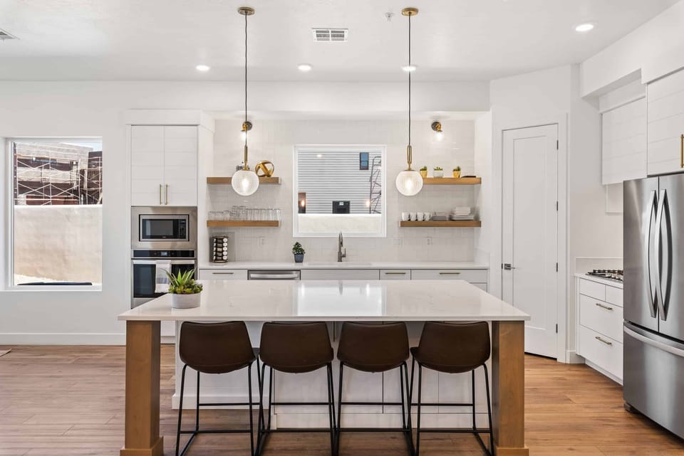 Townhome, 6 Bedrooms | Private kitchen | Fridge, oven, coffee/tea maker, toaster