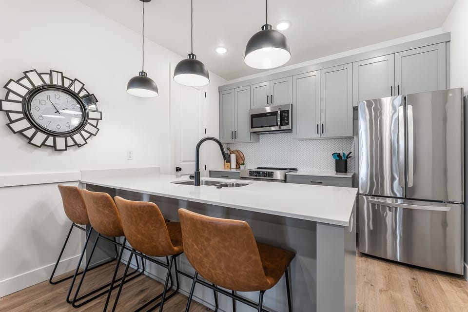 Condo, 3 Bedrooms | Private kitchen | Fridge, oven, coffee/tea maker, toaster