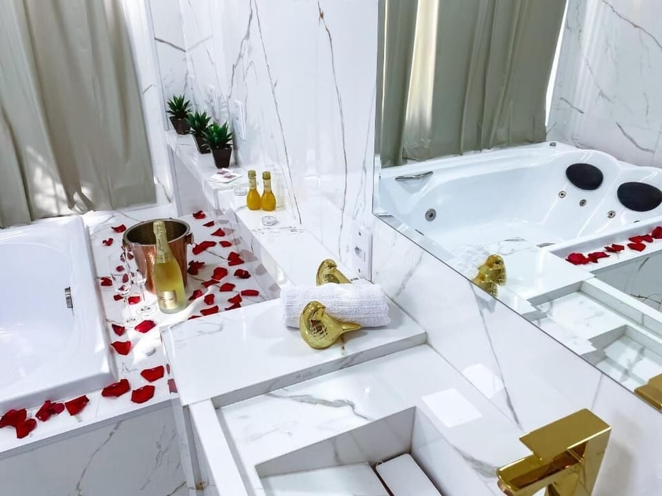 Premium Loft (2) | Bathroom | Shower, hair dryer (on request)
