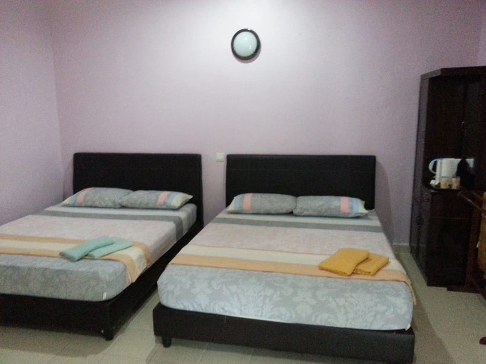 Standard Room | Desk, iron/ironing board, free WiFi