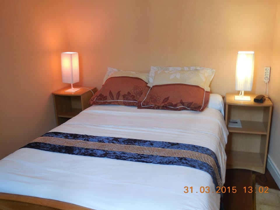 Basic Double Room (shared W.C.) | In-room safe, desk, free WiFi