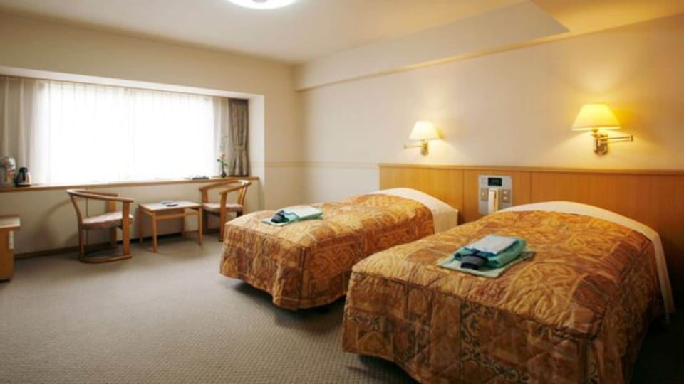 Twin Room, Smoking | In-room safe, desk, free WiFi, bed sheets