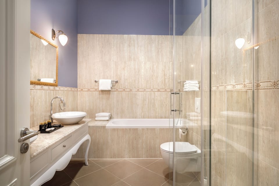 Isadora Duncan Suite | Bathroom | Hair dryer, towels, toilet paper