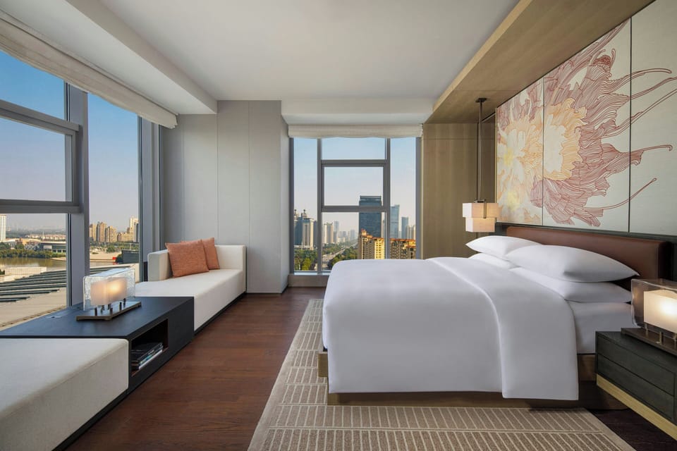 Minibar, in-room safe, laptop workspace, blackout drapes