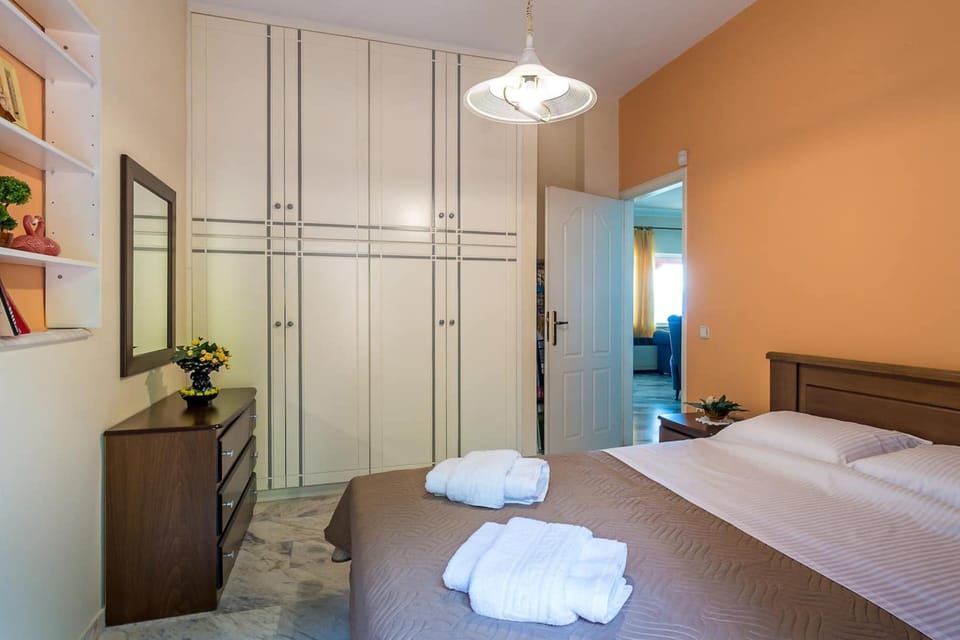 2 bedrooms, laptop workspace, free WiFi, bed sheets