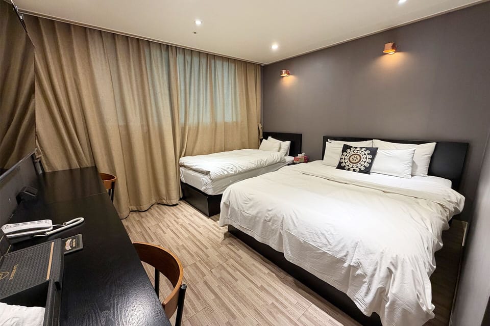 Standard Twin Room | Free WiFi, bed sheets