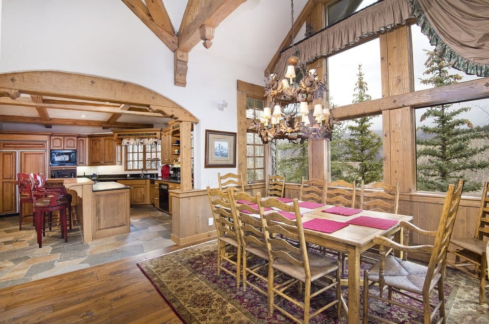 House, 5 Bedrooms | Dining