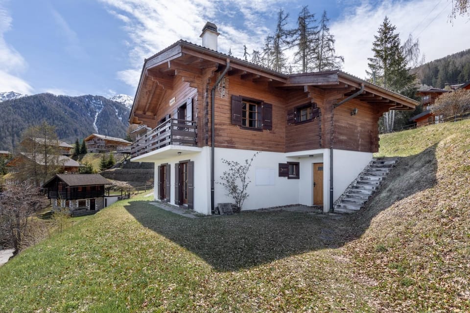 Chalet (3 Bedrooms) | Front of property