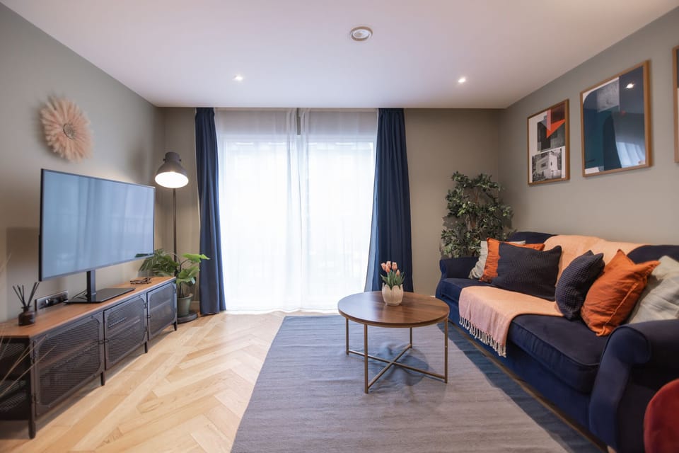 Luxury Apartment, Ensuite (23) | Lounge