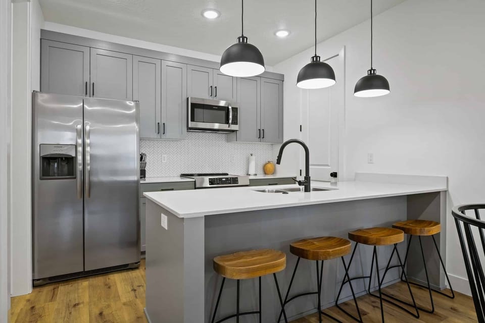 Condo, 3 Bedrooms | Private kitchen | Fridge, oven, coffee/tea maker, toaster
